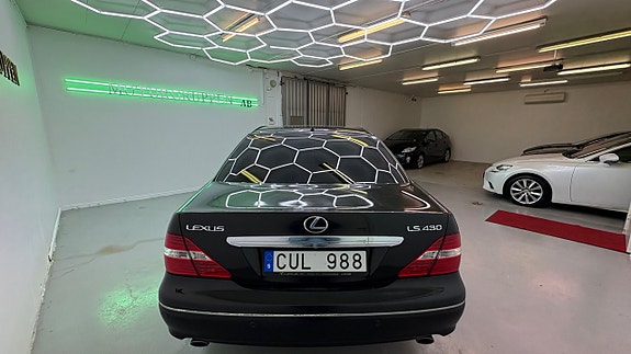 Lexus LS600h L 14 of 30