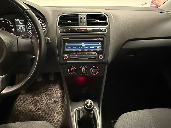 Volkswagen Polo 16 of 23