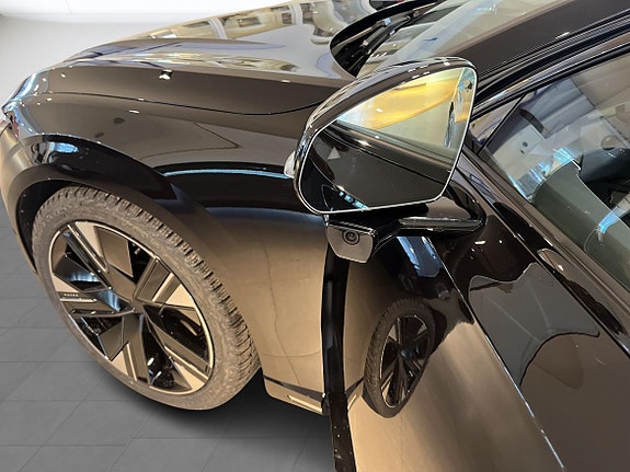 Volvo ES90 17 of 22