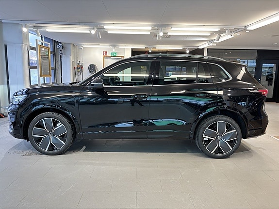 Volkswagen Tiguan 3 of 5