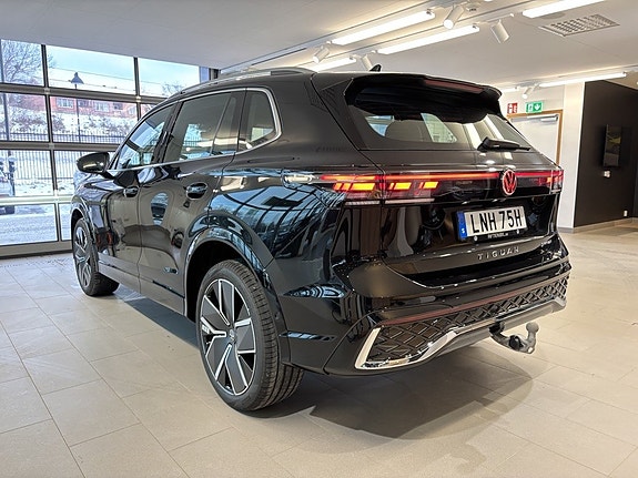 Volkswagen Tiguan 4 of 5