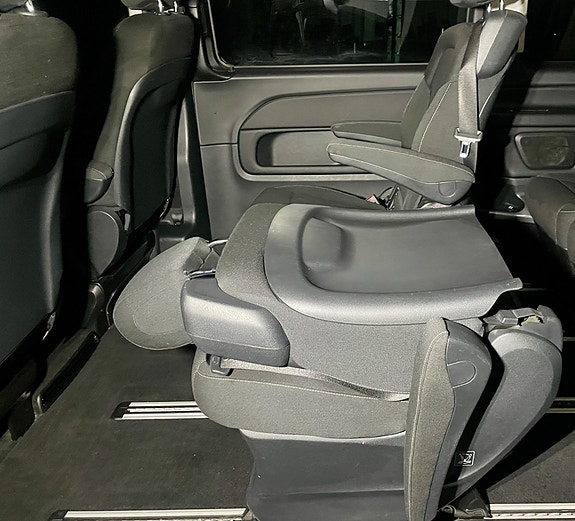 Mercedes-Benz V200 d 10 of 18