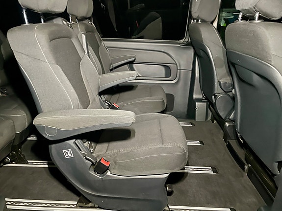 Mercedes-Benz V200 d 13 of 18