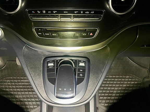 Mercedes-Benz V200 d 16 of 18