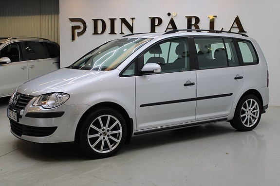 Volkswagen Touran 2 of 5