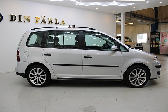 Volkswagen Touran 4 of 5