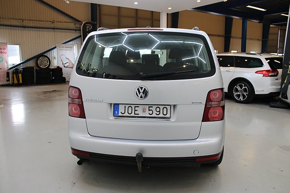 Volkswagen Touran 5 of 5