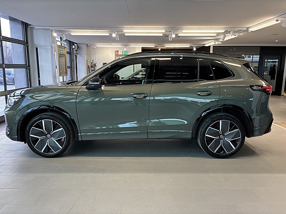 Volkswagen Tiguan 3 of 5