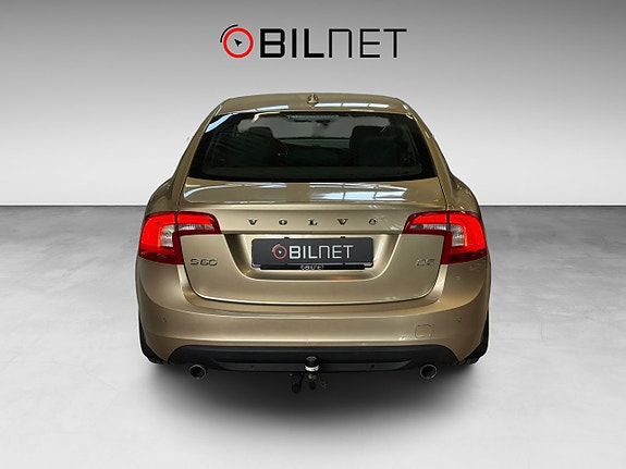 Volvo S60 4 of 5