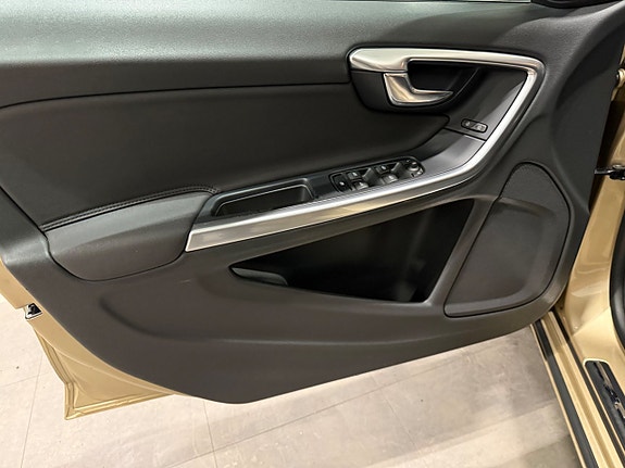 Volvo S60 13 of 15