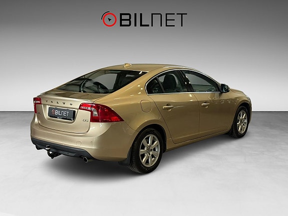 Volvo S60 2 of 5