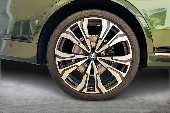 BMW X7 12 of 15