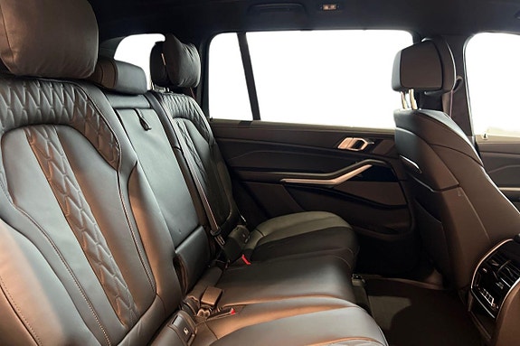 BMW X7 6 of 15