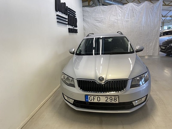 Skoda Octavia 2 of 5