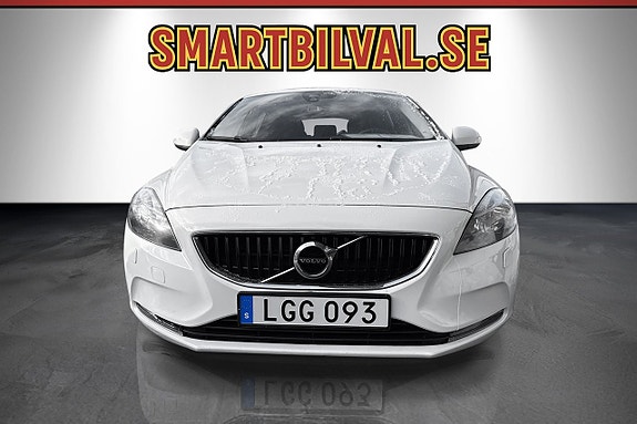 Volvo V40 2 of 17