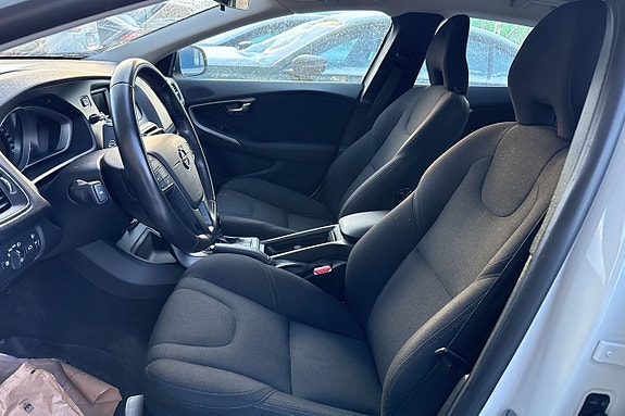 Volvo V40 9 of 17