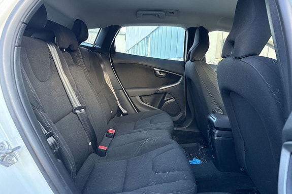 Volvo V40 13 of 17