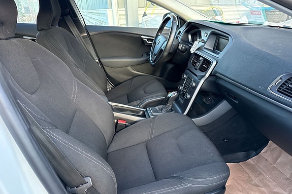 Volvo V40 10 of 17