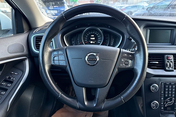 Volvo V40 12 of 17