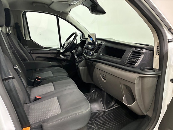 Ford Transit Custom 8 of 16