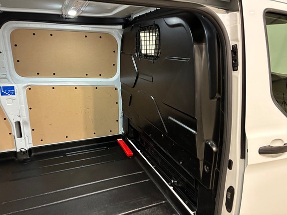 Ford Transit Custom 11 of 16