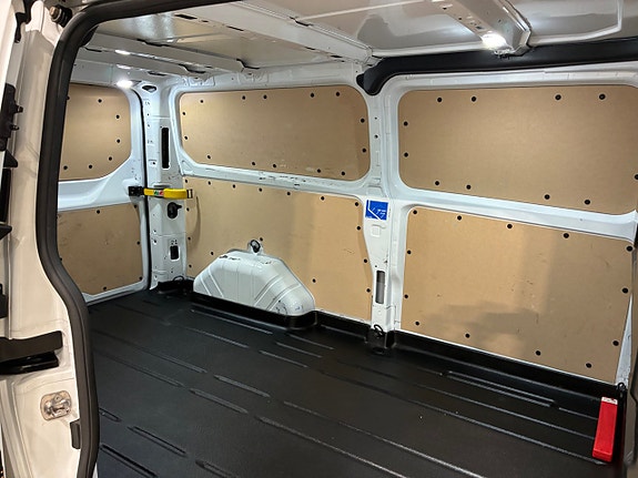 Ford Transit Custom 10 of 16