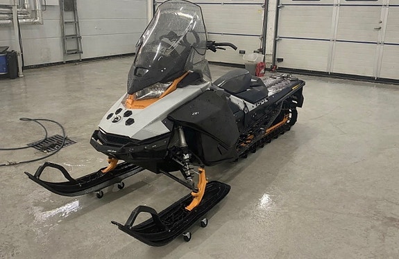Ski-Doo Summit sp 850 E-Tec 154” Summit sp 850 E-Tec 154”