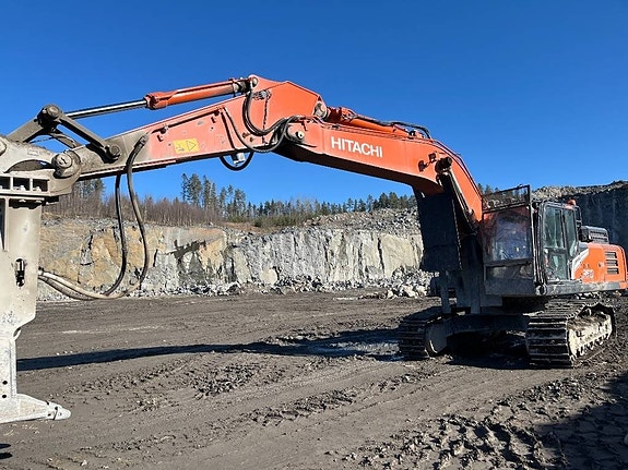 Hitachi ZX350LC-7 4 of 5
