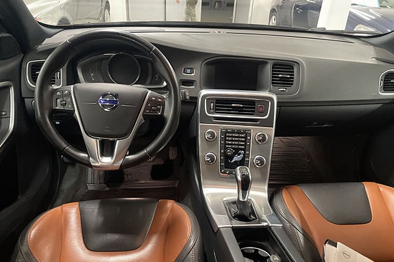 Volvo V60 Cross Country 8 of 19