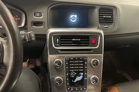 Volvo V60 Cross Country 10 of 19