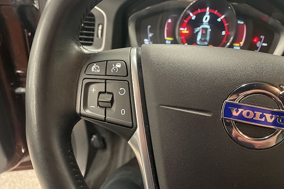 Volvo V60 Cross Country 9 of 19
