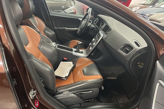 Volvo V60 Cross Country 17 of 19