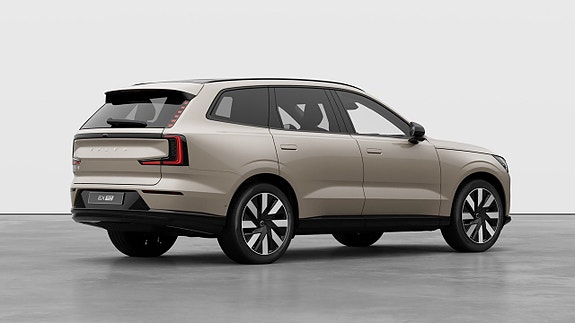 Volvo EX90 5 of 26