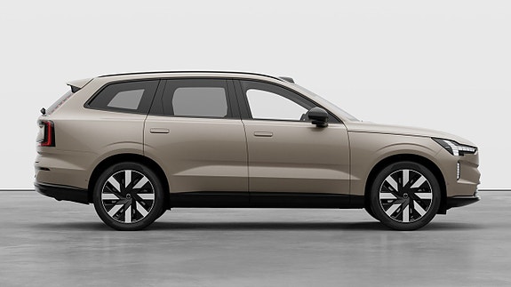 Volvo EX90 6 of 26