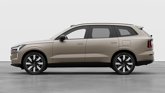 Volvo EX90 2 of 26