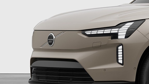 Volvo EX90 10 of 26