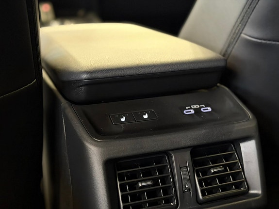 Subaru Solterra 13 of 19