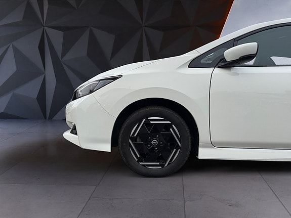 Nissan Leaf 8 of 16