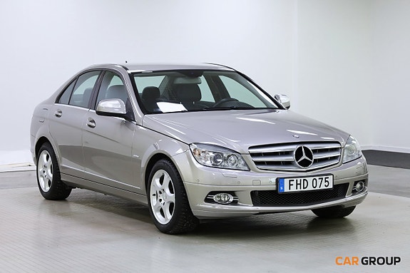 Mercedes-Benz C350 3 of 5