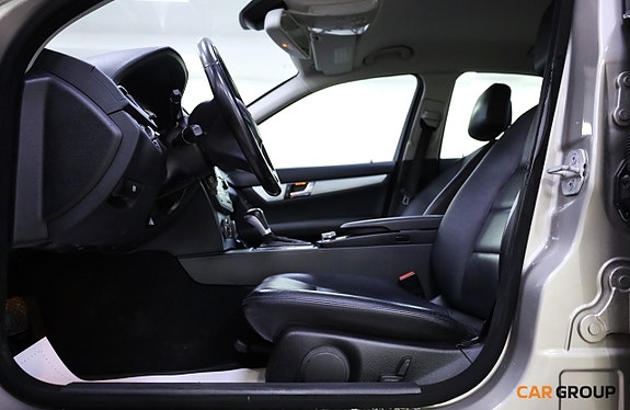 Mercedes-Benz C350 13 of 19