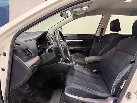 Subaru Legacy 10 of 16