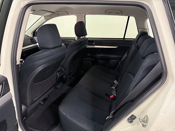 Subaru Legacy 11 of 16