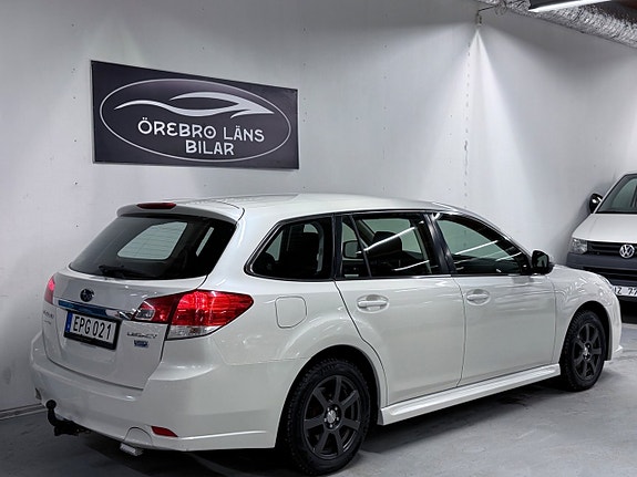 Subaru Legacy 2 of 5