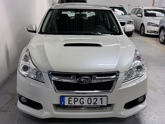 Subaru Legacy 7 of 16
