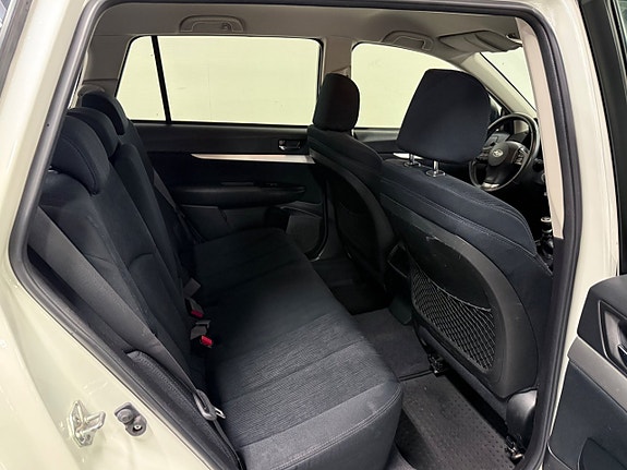 Subaru Legacy 13 of 16