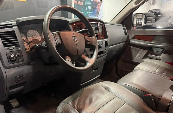 Dodge RAM 1500 14 of 16