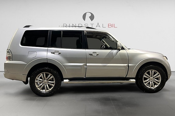 Mitsubishi Pajero 8 of 17