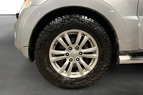 Mitsubishi Pajero 16 of 17