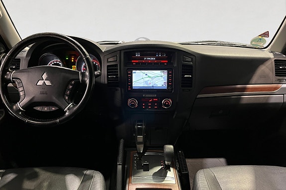 Mitsubishi Pajero 11 of 17
