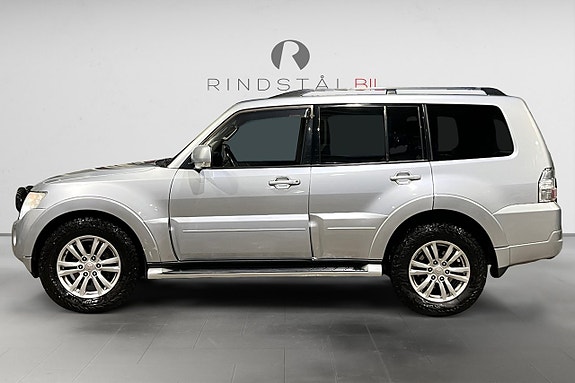 Mitsubishi Pajero 4 of 5